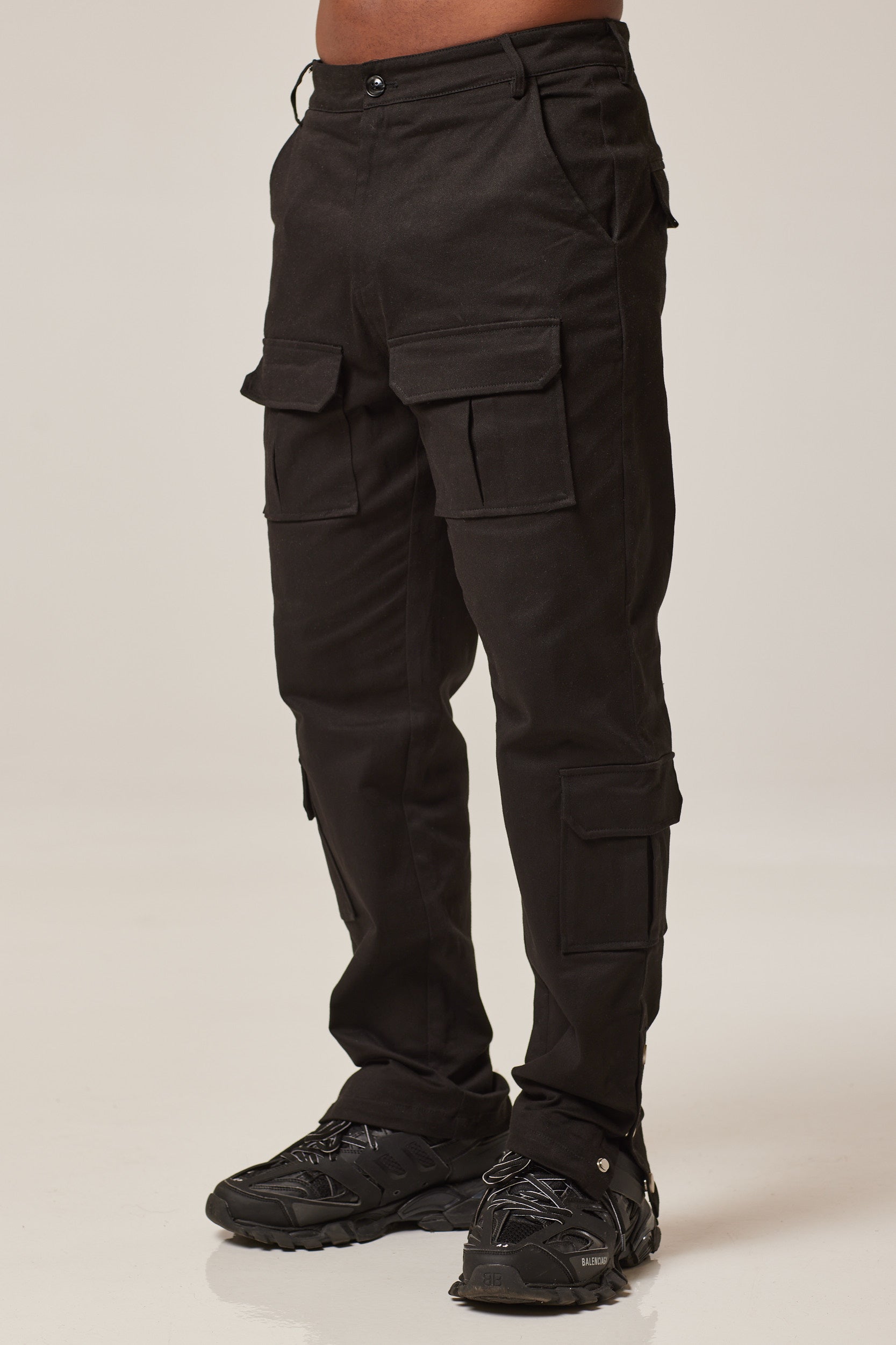 BUTTON DETAILING STREETWEAR CARGO PANTS-BLACK