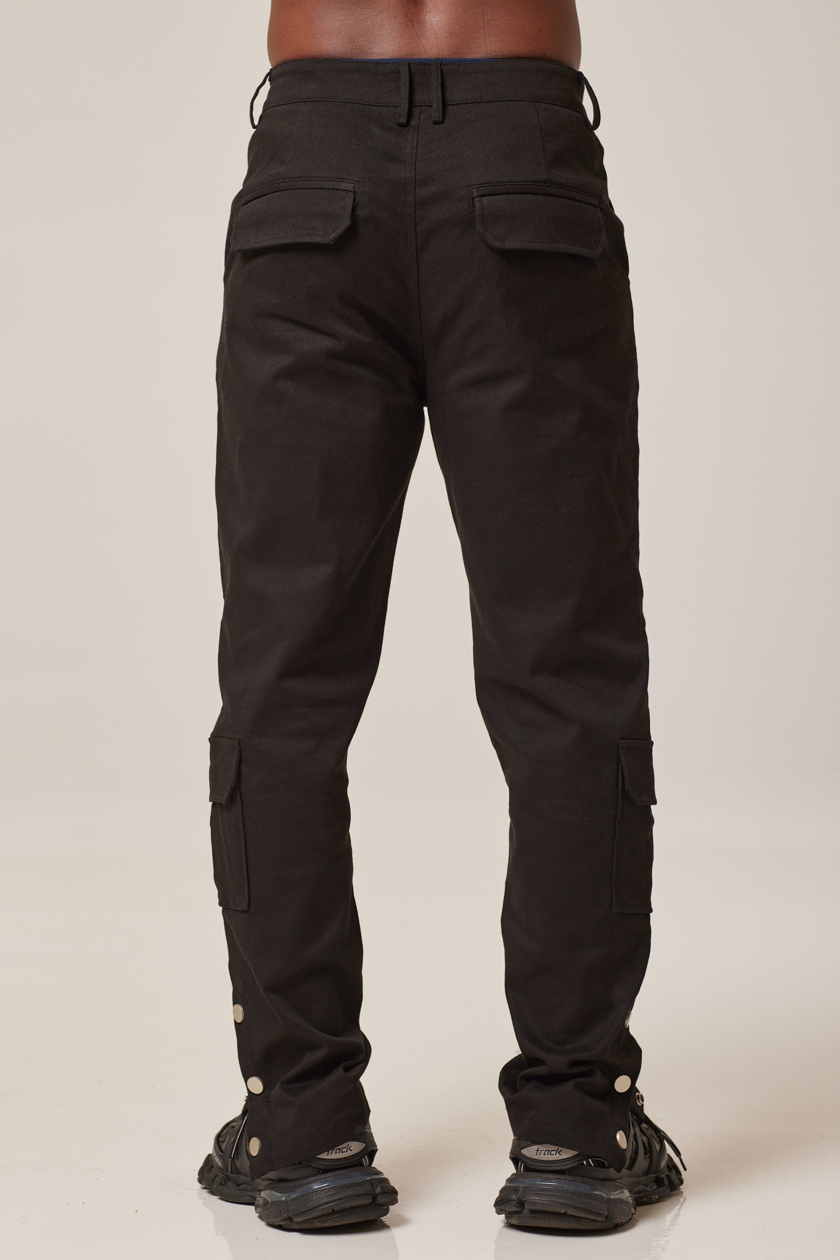 BUTTON DETAILING STREETWEAR CARGO PANTS-BLACK